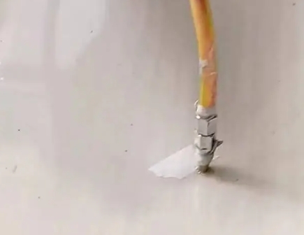 姜堰瓷砖空鼓维修公司专业解答在瓷砖铺贴过程中，如果使用的砂料过粗（如全部使用了粗砂），可能会导致以下问题