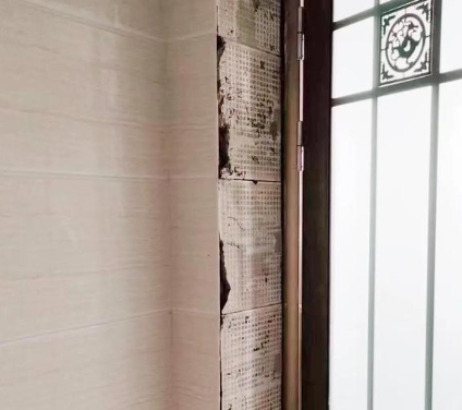 姜堰瓷砖空鼓免砸砖维修公司分享吸水砖泡水时间不够或过长都会对瓷砖铺贴效果产生影响